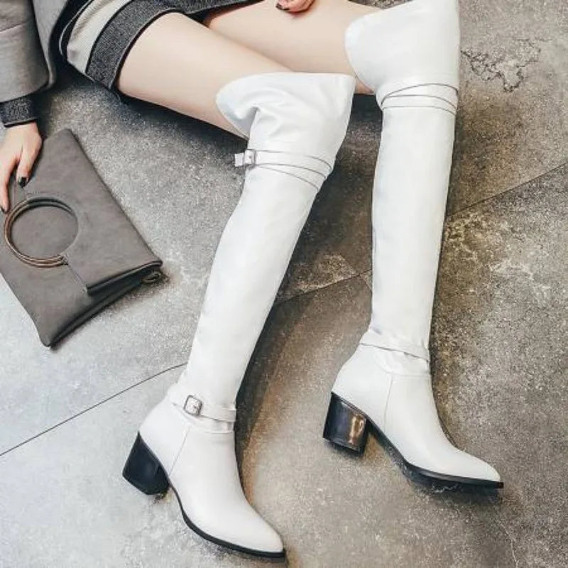 Knähöga boots med låg blockklack
