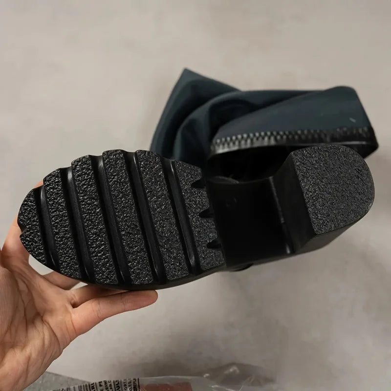 stilrena lårhöga boots med hög plattformklack