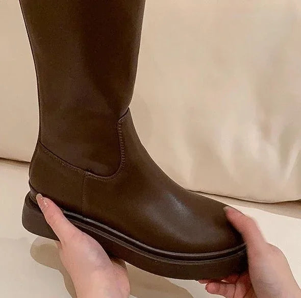 Knähöga boots med grov sula
