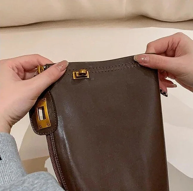 Knähöga boots med grov sula