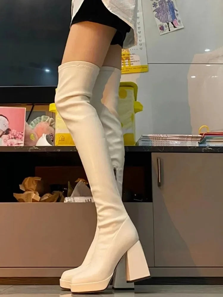 Eleganta lårhöga boots med bred klack