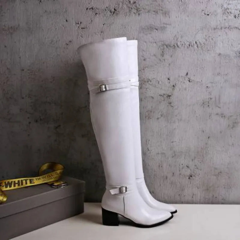 Knähöga boots med låg blockklack