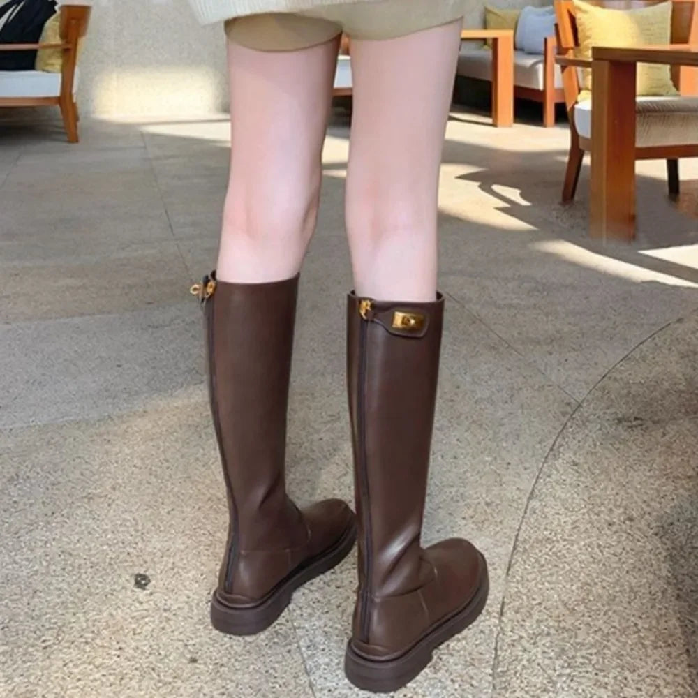 Knähöga boots med grov sula