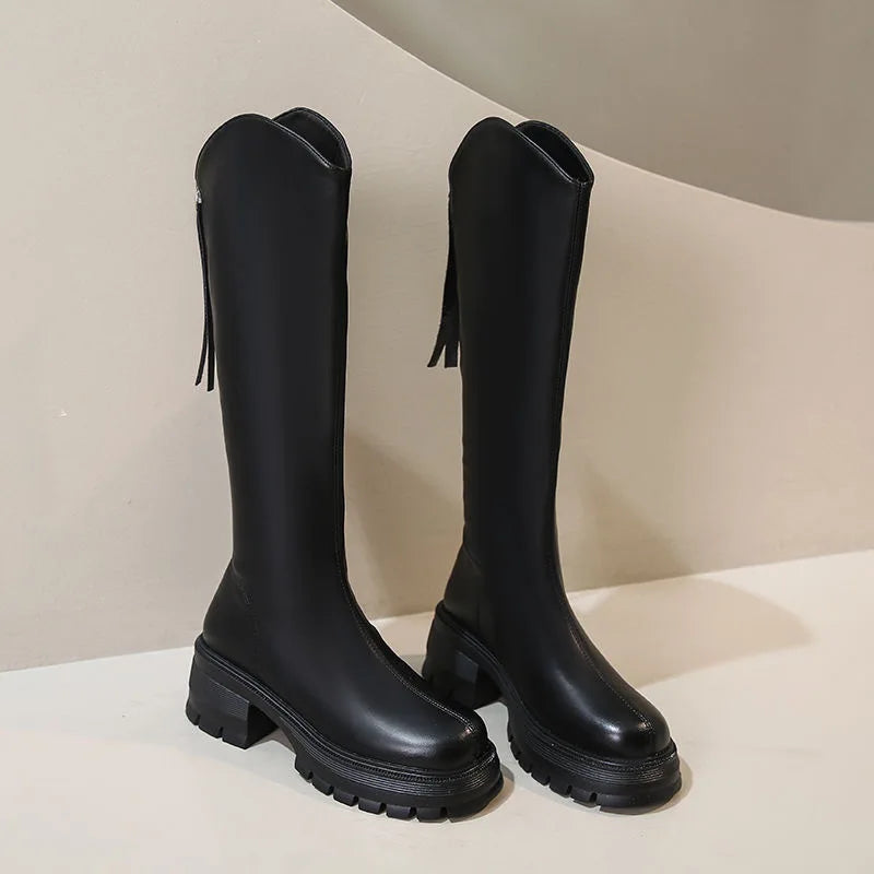 Knähöga boots med platform och bred klack