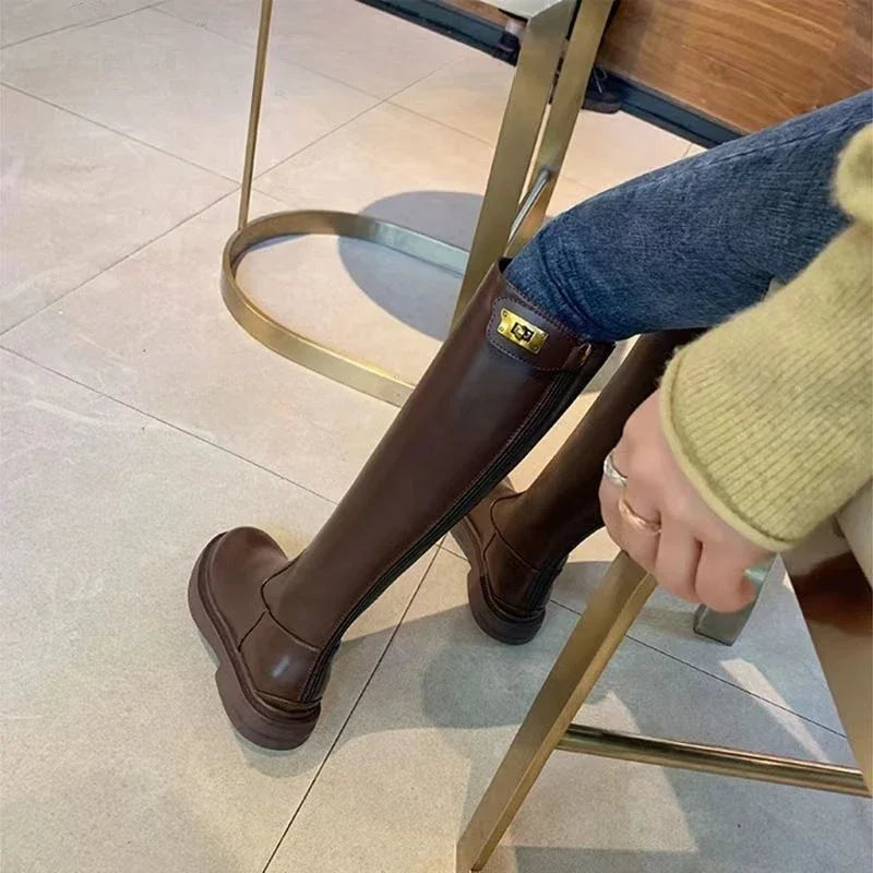 Knähöga boots med grov sula