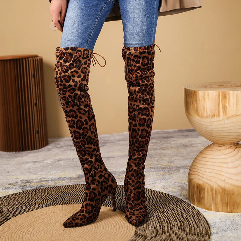 Stretchiga over-knee stövlar, dam, med leopardmönster och spetsig tå