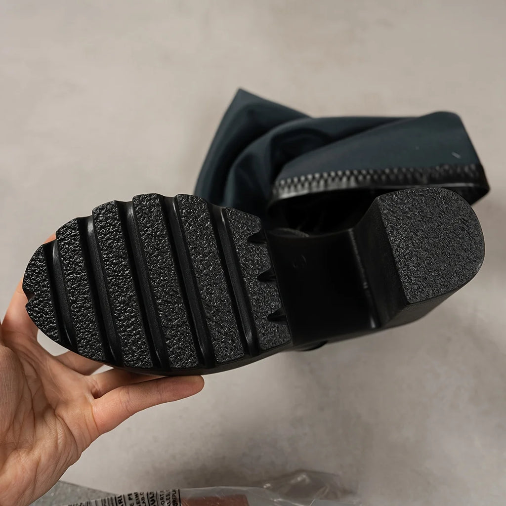 stilrena lårhöga boots med hög plattformklack