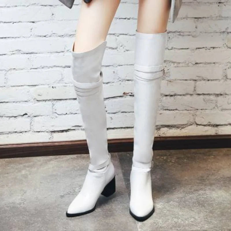 Knähöga boots med låg blockklack