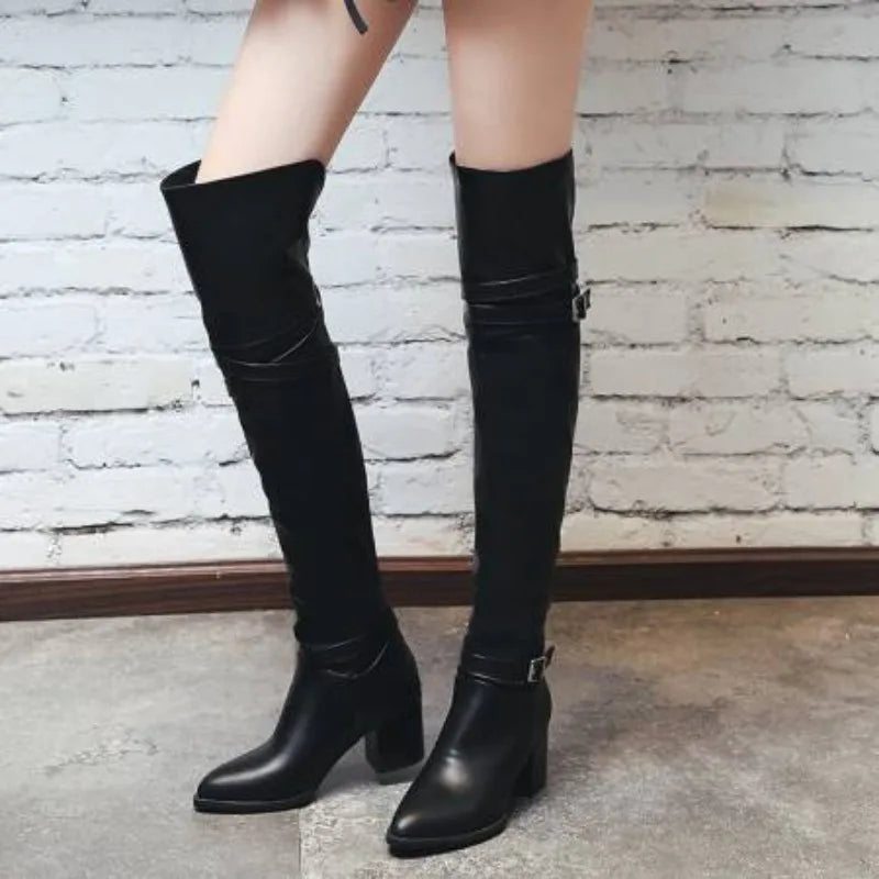 Knähöga boots med låg blockklack