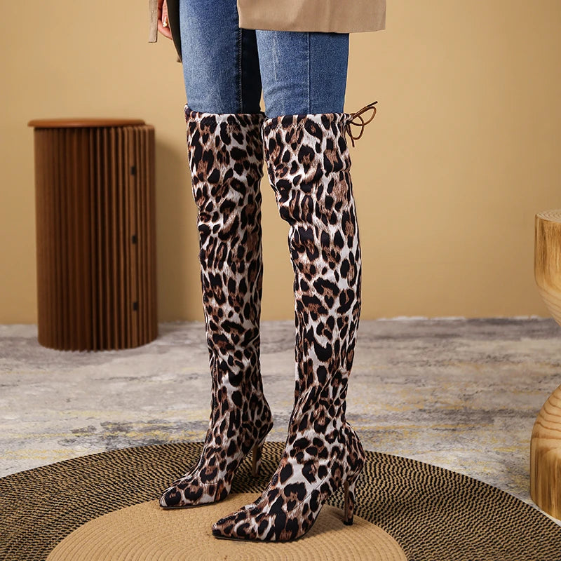 Stretchiga over-knee stövlar, dam, med leopardmönster och spetsig tå