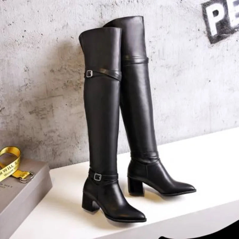 Knähöga boots med låg blockklack